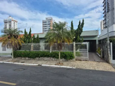 Casa 3 quartos para venda no bairro sao joao em Itajaí Casa 3 quartos para venda no bairro sao joao em Itajaí