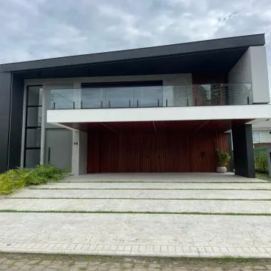 Magnífica Casa em Condomínio Fechado na Praia Brava Magnífica Casa em Condomínio Fechado na Praia Brava