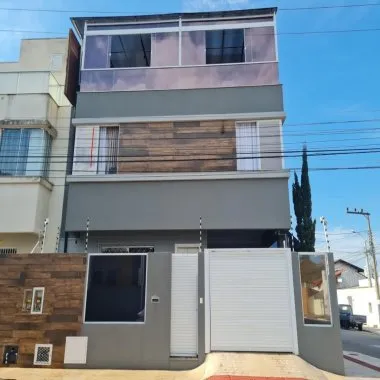 Sobrado 2 suítes para Venda no bairro Centro em Balneário Camboriú Sobrado 2 suítes para Venda no bairro Centro em Balneário Camboriú
