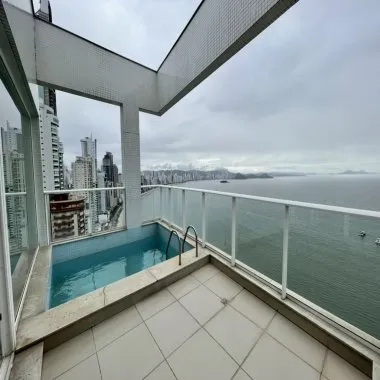 Triplex Frente Mar com 7 suítes em Balneário Camboriú Triplex Frente Mar com 7 suítes em Balneário Camboriú