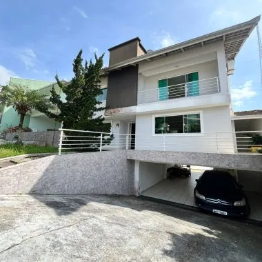 Casa 3 suítes para Locação Anual no bairro Ariribá em Balneário Camboriú Casa 3 suítes para Locação Anual no bairro Ariribá em Balneário Camboriú