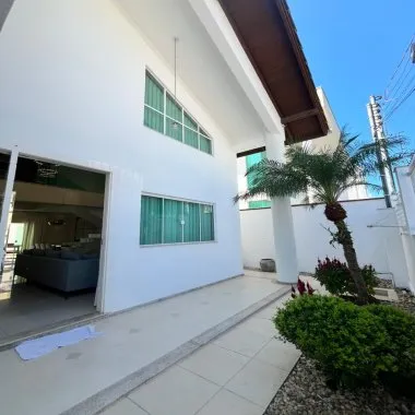 Casa 3 suítes para Locação Anual no bairro Barra Norte em Balneário Camboriú Casa 3 suítes para Locação Anual no bairro Barra Norte em Balneário Camboriú