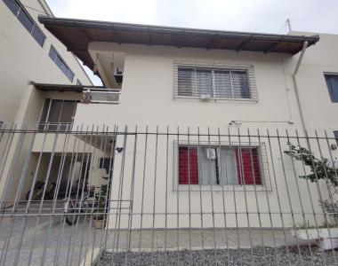 Oportunidade para investir em imóvel próprio ou para aluguel Oportunidade para investir em imóvel próprio ou para aluguel