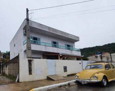 Casa à venda com 02 pavimentos no Monte Alegre