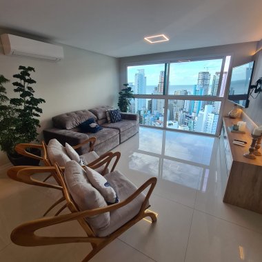 Apartamento mobiliádo com 3 suítes em Balneário Camboriú