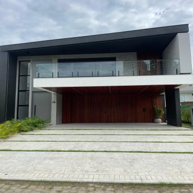 Magnífica Casa em Condomínio Fechado na Praia Brava Magnífica Casa em Condomínio Fechado na Praia Brava