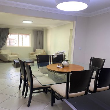 Apartamento quadra mar com 2 vagas de garagem Apartamento quadra mar com 2 vagas de garagem