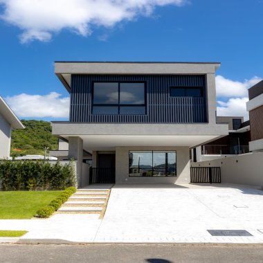 Casa em Condomínio Fechado com suíte Master e Piscina Casa em Condomínio Fechado com suíte Master e Piscina