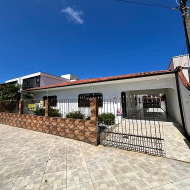 Casa 3 quartos para Venda no bairro Centro em Camboriú Casa 3 quartos para Venda no bairro Centro em Camboriú